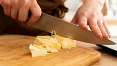 Köper inte ost i butik längre: så gör du enkelt egen ost på 10 minuter