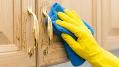 Köksluckorna blir fettfria på 5 minuter: det här medlet löser problemet snabbt